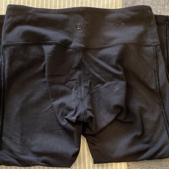 Size 6 Lululemon capris - Picture 2 of 2